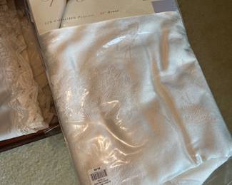 Spring Fling White Cotton 70" Round Table Cloth 