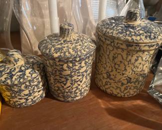 Robinson Ransbottom Sponge Pattern Jar  lidded 