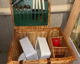 wicker picnic basket 