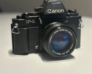 Camera (Canon F-1 - 35mm)