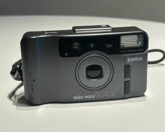 Camera Point-and-Shoot (Konica Big Mini)