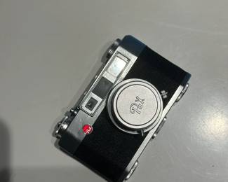 Camera (Pax 35mm)