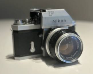 Camera (Nikon F - 35mm)