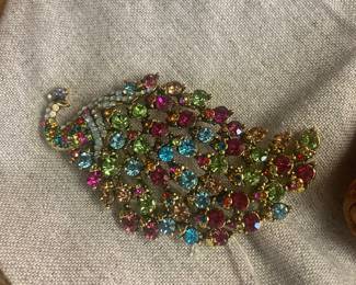 Peacock brooch pin