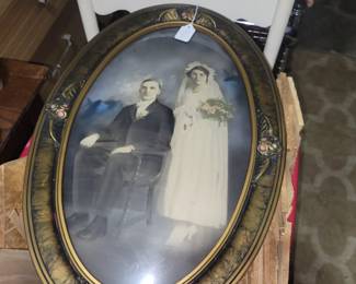 Oval picture frames 