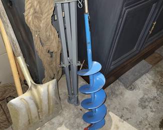 Hand ice auger