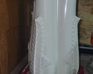 Tall Red Wing vase. Excellent condition 