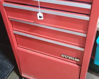 Med size waterloo tool box on whee