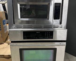 Jenn Air 30in Wall Oven Microwave Combo.
