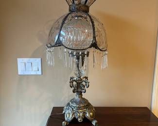 R62 - $75 - 1971 EF EF Industries Table lamp (with extra crystals included) Works great!