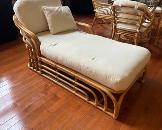 R30 - $500 - Brown Jordan Chaise Lounge Chair. Measures 29" wide x 5' long.