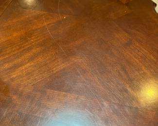 R91 - $325 - Fairfield Table with 5 rolling arm chairs. Table is 54" round x 30" tall. High Gloss finish so it does show the few scratches in the finish but structurally sound and overall very good condition. Chairs are sturdy but comfy and all have wheels. Great game / poker table!