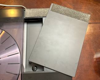 R102 - $250 - Bang & Olufsen of Denmark Record Player. Beogram TX. Powers on and moves!