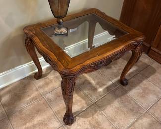 R86 - $30 - Single Small Side Table measures 24" x 28" x 20.5" tall. Sturdy - gently used.