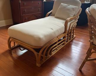 R30 - $500 - Brown Jordan Chaise Lounge Chair. Measures 29" wide x 5' long.