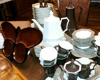 Nikko Classic Collection "Brown Cane" dish set.