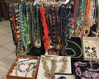 LADIES SETS AND NECKLACES