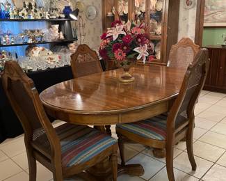 DINNING TABLE AND 4 OF THE 6 CHAIRS