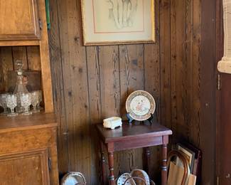 PRIMITIVE TABLE AND BASKETS