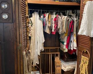 TABLE LINENS AND CURTAINS