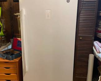UPRIGHT FREEZER