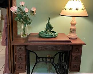 SINGER TREADLE SEWING MACHINE