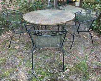 PATIO TABLE WITH 4 CHAIRS