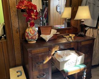 MATCHING VANITY DRESSER