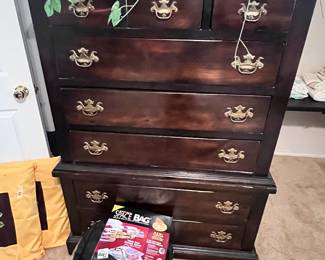 Chest of drawers