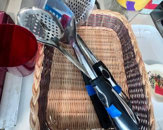 Kitchen utensils\