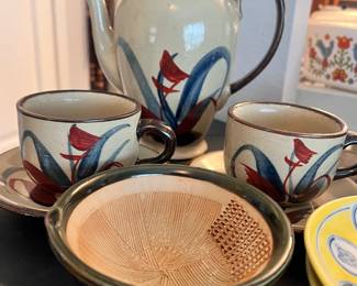 Tea pots and tea cups/saucers