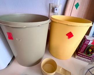 tupperware containers