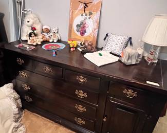 Dresser 