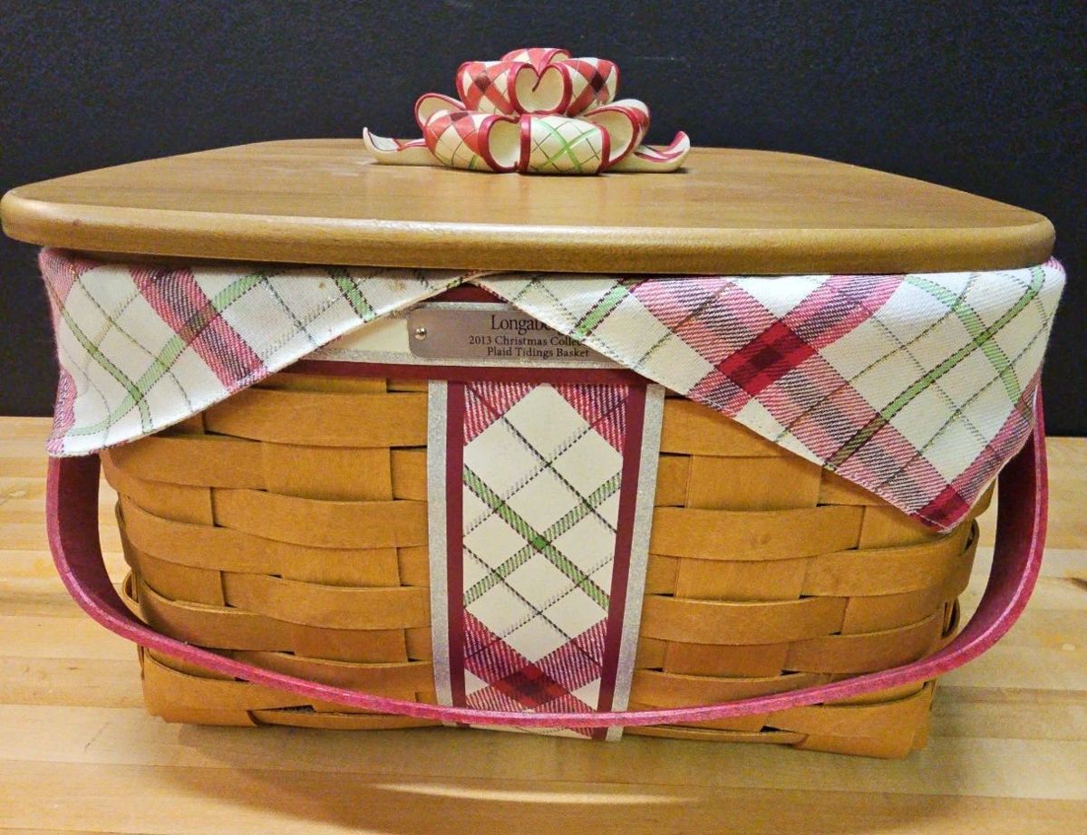 01 2013 Longaberger Christmas Collection Plaid Tidings Basket