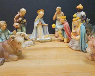  05 1951 Hummel Gobel 12 Piece Nativity Set