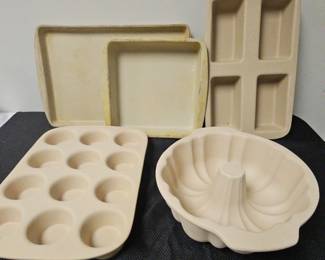 The Pampered Chef Stoneware Pans Variety
