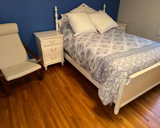 lovely STANLEY bedroom furniture, everything is clean and pretty