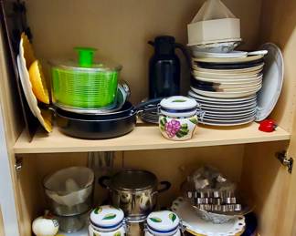 More kitchen in basement!