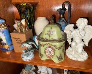Porcelain trinket box with dog