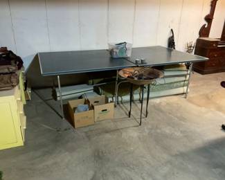 PING PONG TABLE