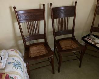 4 ANTIQUE PRESSBACK CHAIRS. 