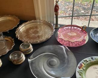 VINTAGE GLASS COLLECTIBLES 