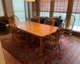 NICE LARGE DINNINGROOM SET