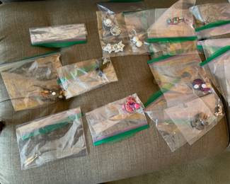 BAGS OF MISCELLANEOUS JEWELRY 