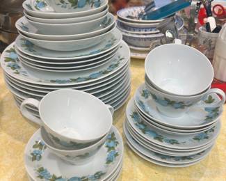 Noritake Blue Orchard Dinnerware Set
