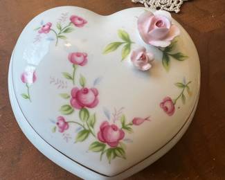 Towle Fine Bone China Heart Shaped Trinket Box