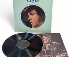 1976 ELVIS A Legendary Performer Vol 2 CPL1-1349 Vinyl Record with Original Photo Book
