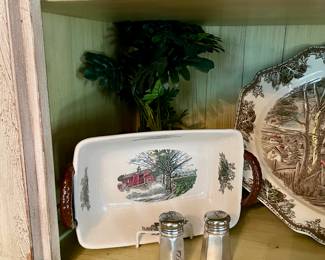 Many types of accessories, silverplate, porcelain, ceramics.
