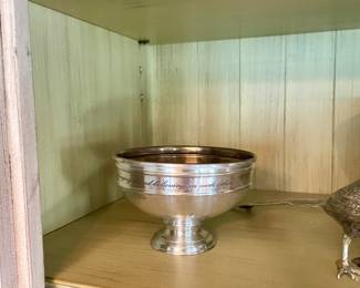 Many types of accessories, silverplate, porcelain, ceramics.