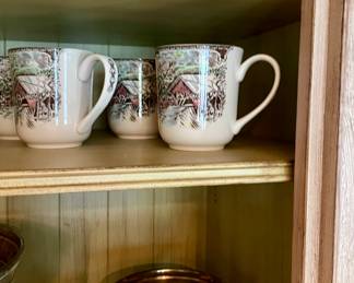 Many types of accessories, silverplate, porcelain, ceramics.